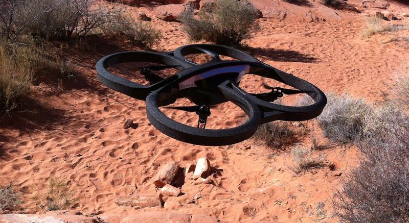 Un AR-Drone 2 Parrot décolle au Nevada
